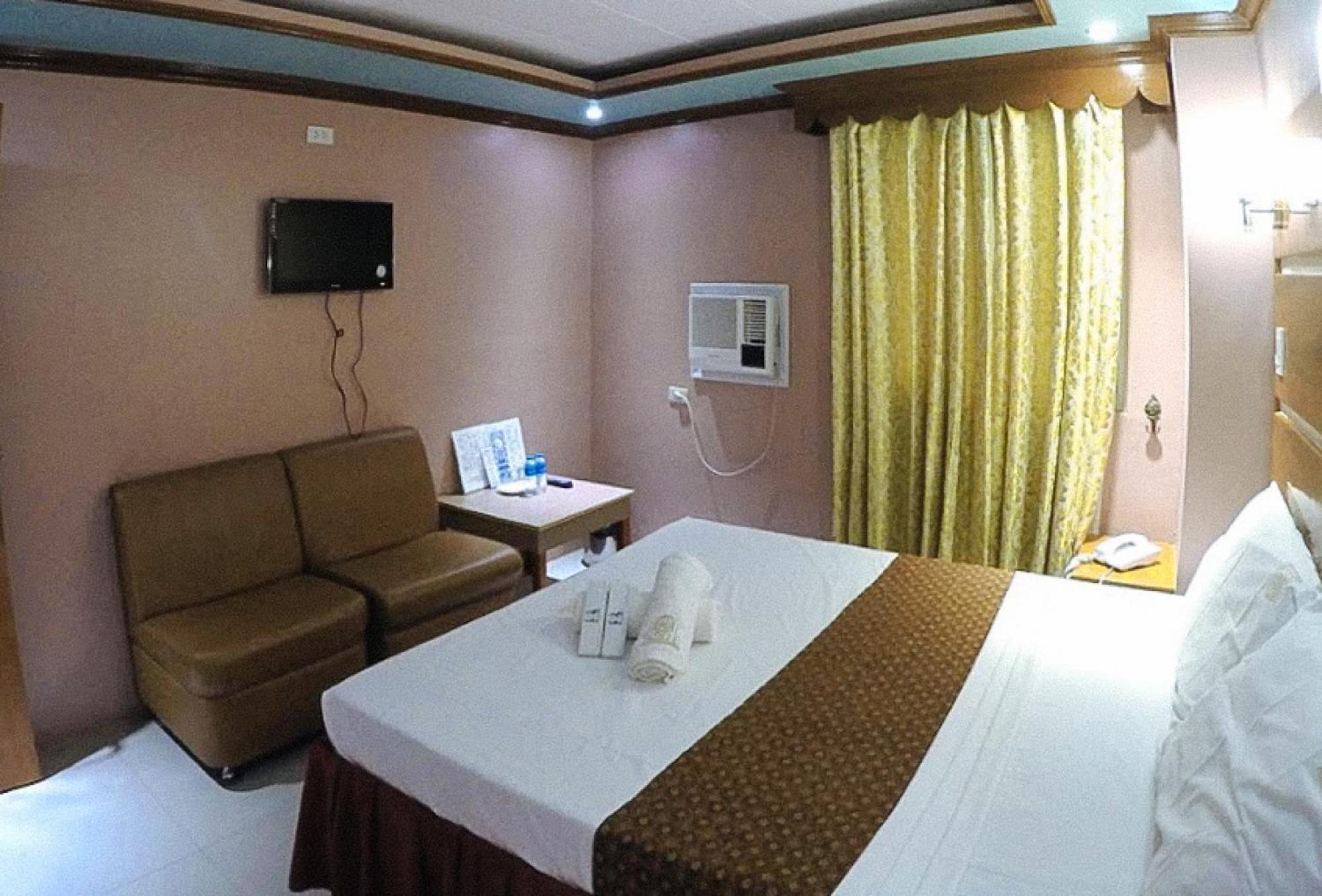 Reddoorz Plus @ Taj Hotel Tuguegarao Exterior photo